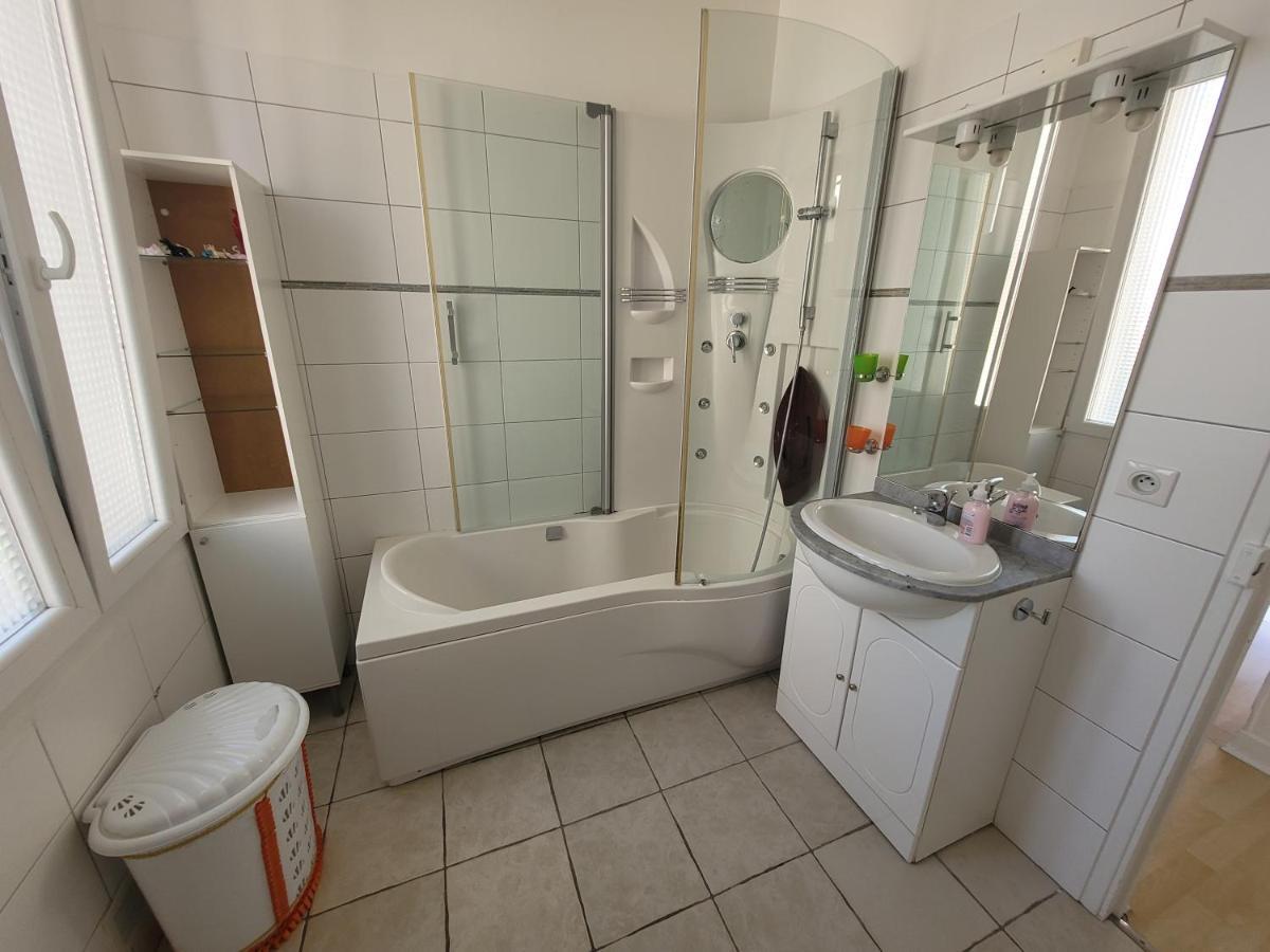 Villa La Desiree - Haut De Villa, 68M2, 8 Personnes Max, Climatise, 4 Etoiles, 120M2 De Jardin Et Parking, Wifi, Vu Mer Antibes Eksteriør bilde