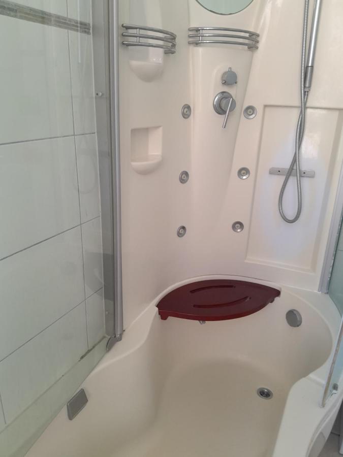 Villa La Desiree - Haut De Villa, 68M2, 8 Personnes Max, Climatise, 4 Etoiles, 120M2 De Jardin Et Parking, Wifi, Vu Mer Antibes Eksteriør bilde